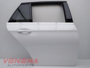 Używane Drzwi prawe tylne wersja 4-drzwiowa Mercedes E Estate (S213) E-300de 2.0 Turbo 16V Cena € 499,99 Procedura marży oferowane przez Venema Autoparts