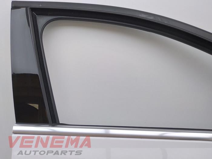 Porte avant droite d'un Mercedes-Benz E Estate (S213) E-300de 2.0 Turbo 16V 2020