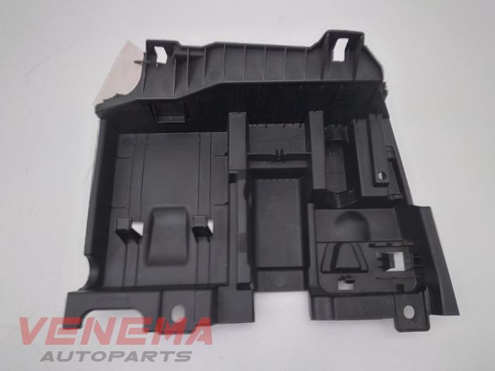 Begagnade Batterilock BMW 3 serie Touring (F31) 320i 2.0 16V Pris € 9,99 Marginaltabell erbjuds av Venema Autoparts
