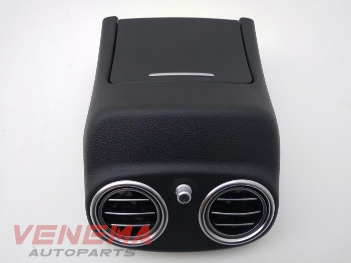 Begagnade Luftraster bak Mercedes E Estate (S213) E-300de 2.0 Turbo 16V Pris € 74,99 Marginaltabell erbjuds av Venema Autoparts