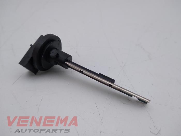 Begagnade Innetemperatursensor Mercedes E Estate (S213) E-300de 2.0 Turbo 16V Pris € 9,99 Marginaltabell erbjuds av Venema Autoparts