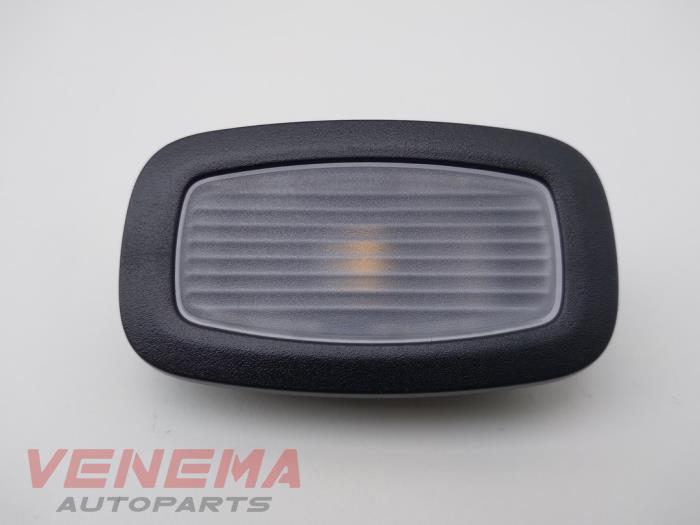 Begagnade Innerbelysning Mercedes E Estate (S213) E-300de 2.0 Turbo 16V Pris € 9,99 Marginaltabell erbjuds av Venema Autoparts
