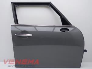 Używane Drzwi prawe przednie wersja 4-drzwiowa Mini Mini (F55) 1.5 12V Cooper Cena € 399,99 Procedura marży oferowane przez Venema Autoparts