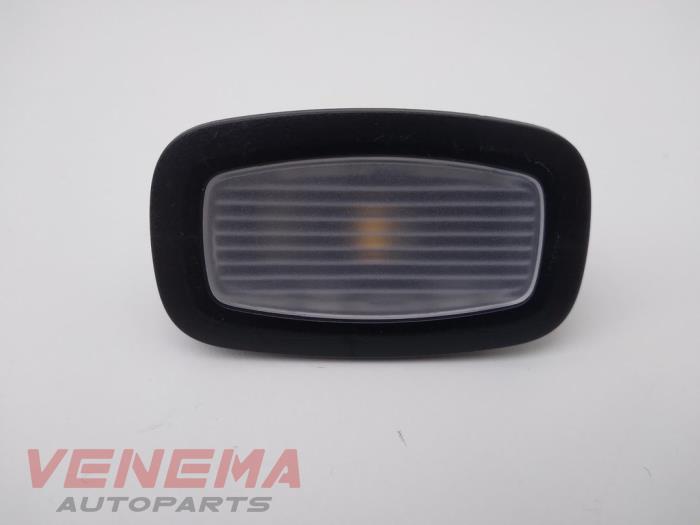 Begagnade Innerbelysning Mercedes E Estate (S213) E-300de 2.0 Turbo 16V Pris € 9,99 Marginaltabell erbjuds av Venema Autoparts