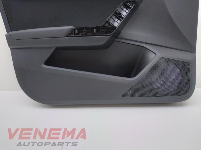 Revêtement portière haut 4portes avant gauche d'un Seat Ibiza V (KJB) 1.0 TSI 12V 2018