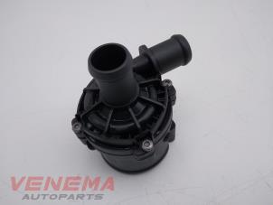 Usagé Pompe à eau supplémentaire Seat Ibiza V (KJB) 1.0 TSI 12V Prix € 19,99 Règlement à la marge proposé par Venema Autoparts