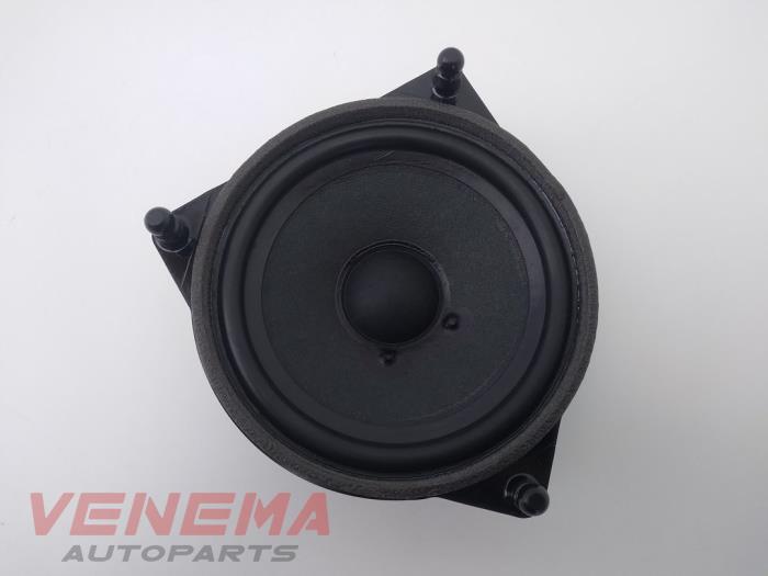 Używane Glosnik Mercedes E Estate (S213) E-300de 2.0 Turbo 16V Cena € 29,99 Procedura marży oferowane przez Venema Autoparts