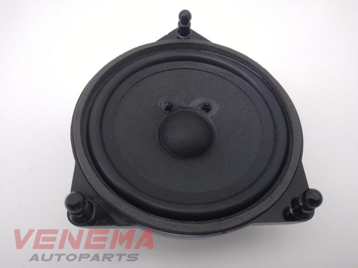 Begagnade Högtalare Mercedes E Estate (S213) E-300de 2.0 Turbo 16V Pris € 29,99 Marginaltabell erbjuds av Venema Autoparts