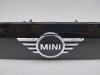Tailgate handle from a MINI Mini (F55) 1.5 12V Cooper 2021