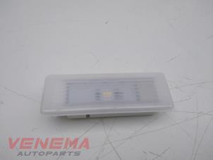 Używane Oswietlenie wewnetrzne przód Mini Mini (F55) 1.5 12V Cooper Cena € 9,99 Procedura marży oferowane przez Venema Autoparts