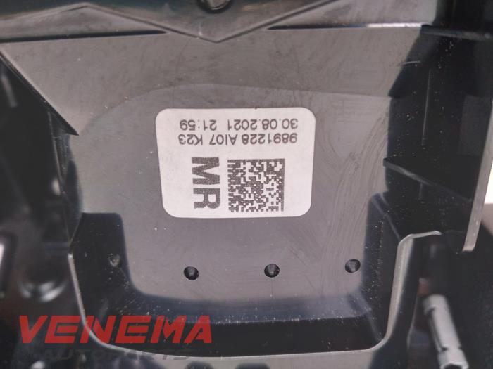 Dashboard vent from a MINI Mini (F55) 1.5 12V Cooper 2021
