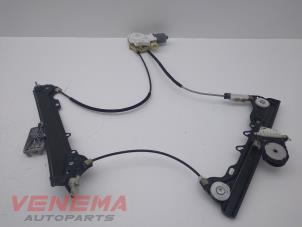 Używane Mechanizm szyby lewej przedniej wersja 2-drzwiowa BMW Z4 Roadster (E89) sDrive 18i 2.0 16V Cena € 119,99 Procedura marży oferowane przez Venema Autoparts