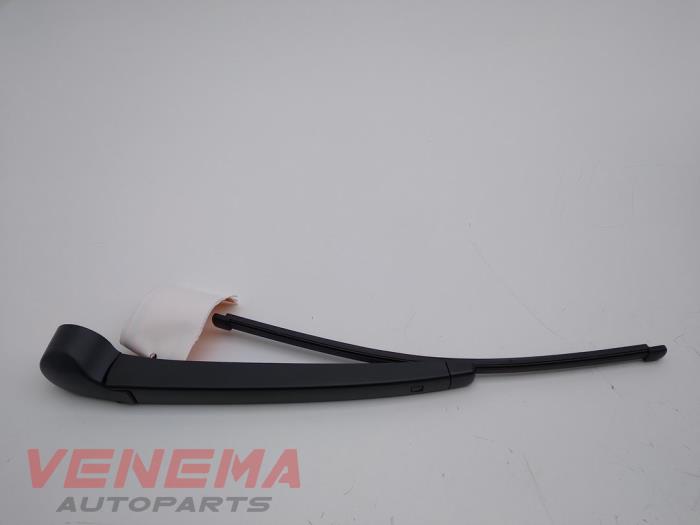Rear wiper arm from a Seat Ibiza V (KJB) 1.0 TSI 12V 2018