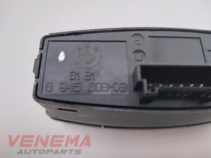 Panic lighting switch from a BMW 1 serie (E81) 116i 1.6 16V 2009