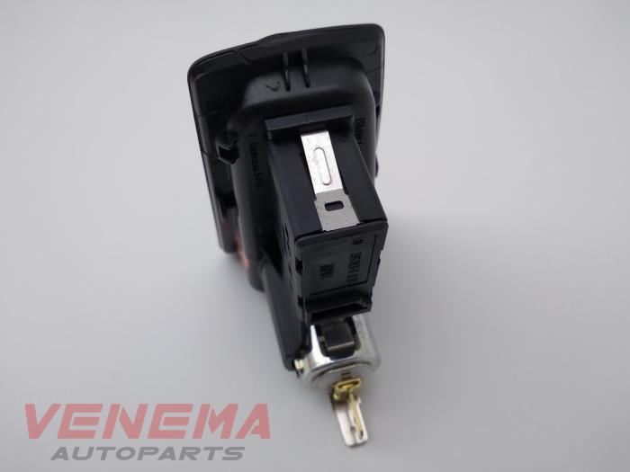AUX / USB connection from a BMW 1 serie (E81) 116i 1.6 16V 2009