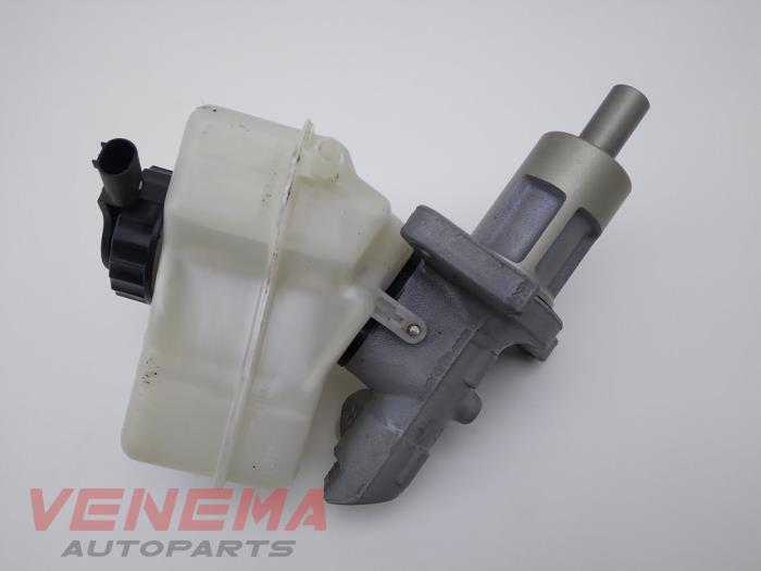 Master cylinder from a BMW 1 serie (E81) 116i 1.6 16V 2009