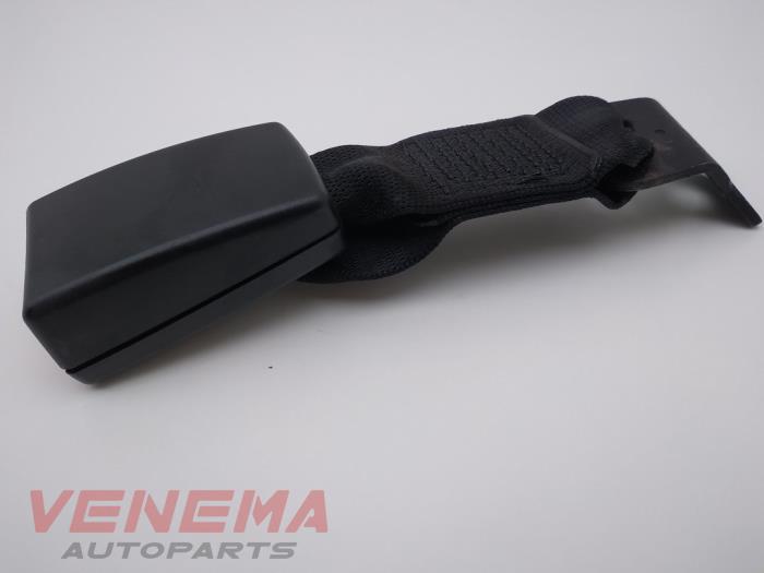 Rear seatbelt buckle, left from a BMW 1 serie (E81) 116i 1.6 16V 2009