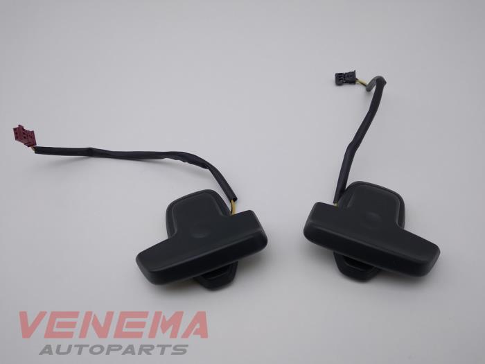 Usagé Kit manettes de commande Mercedes GLK (204.7/9) 3.0 320 CDI 24V 4-Matic Prix € 49,99 Règlement à la marge proposé par Venema Autoparts