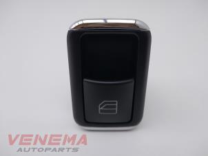 Usagé Commutateur vitre électrique Mercedes GLK (204.7/9) 3.0 320 CDI 24V 4-Matic Prix € 9,99 Règlement à la marge proposé par Venema Autoparts