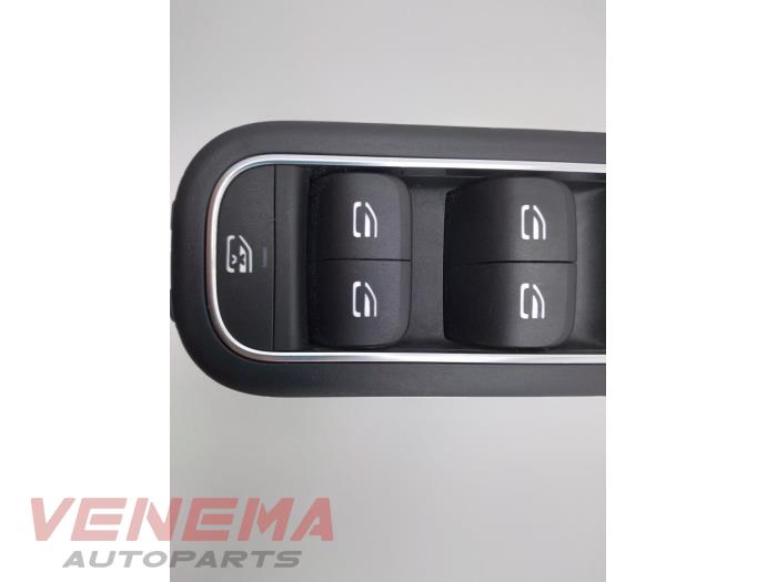 Elektrisches Fenster Schalter van een Mercedes-Benz A (177.0) 2.0 A-250 Turbo 16V 2021