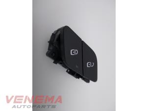 Used Central locking switch Mercedes A (177.0) 2.0 A-250 Turbo 16V Price € 19,99 Margin scheme offered by Venema Autoparts