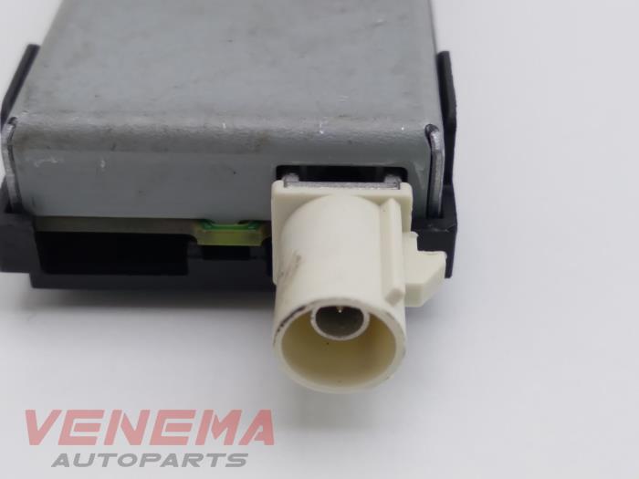 Antenna Amplifier Mercedes A 2.0 A-250 Turbo 16V - A2139056800 KATHREIN