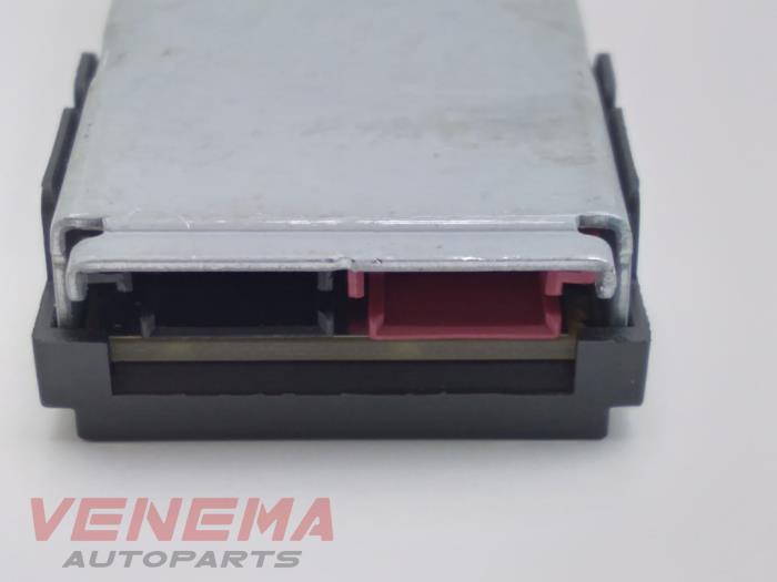 Antenna Amplifier Mercedes A 2.0 A-250 Turbo 16V - A2139056800 KATHREIN