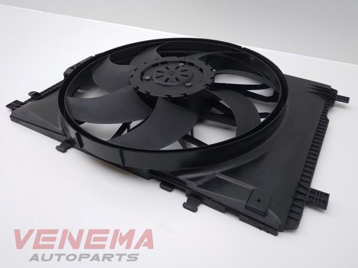 Cooling fans from a Mercedes-Benz GLK (204.7/9) 3.0 320 CDI 24V 4-Matic 2010