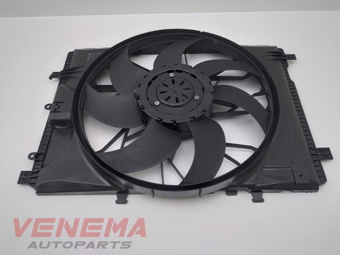 Cooling fans from a Mercedes-Benz GLK (204.7/9) 3.0 320 CDI 24V 4-Matic 2010