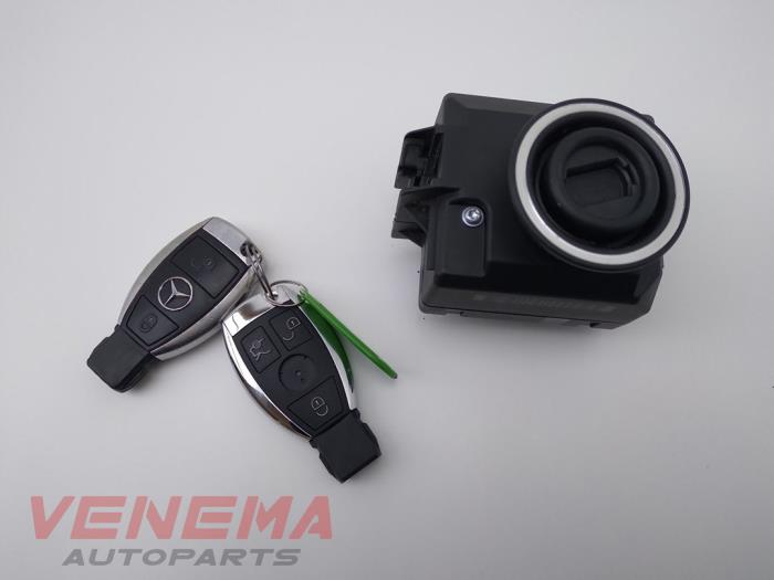 Używane Stacyjka + Kluczyk Mercedes GLK (204.7/9) 3.0 320 CDI 24V 4-Matic Cena € 244,99 Procedura marży oferowane przez Venema Autoparts