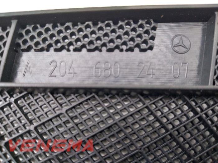 Dashboard decoration strip from a Mercedes-Benz GLK (204.7/9) 3.0 320 CDI 24V 4-Matic 2010