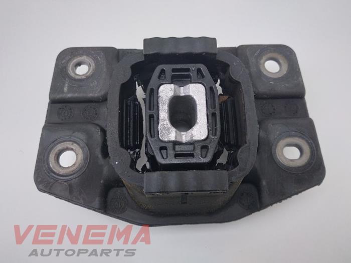 Gearbox mount from a Volkswagen Up! (121) 1.0 12V 75 2016