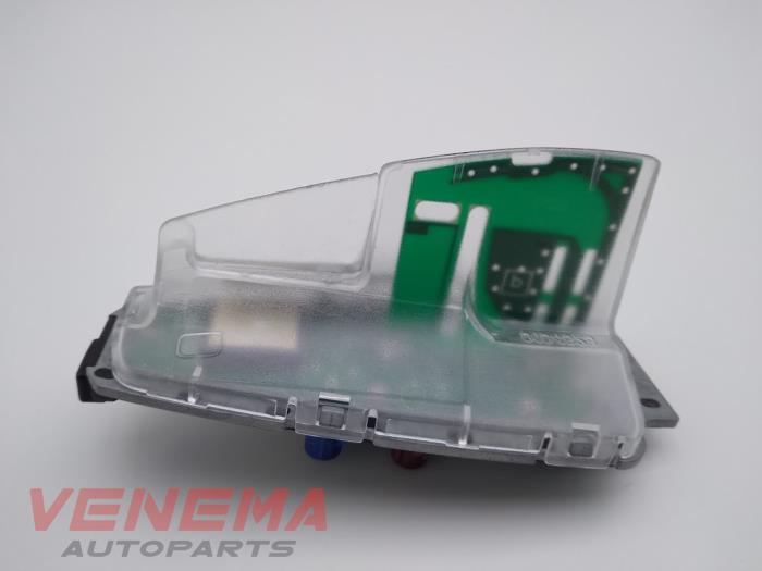 Antena GPS z BMW X3 (F25) xDrive20d 16V 2014