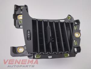 Usados Rejilla de aire de salpicadero Audi A1 Sportback (GBA) 1.0 25 TFSI 12V Precio € 14,99 Norma de margen ofrecido por Venema Autoparts