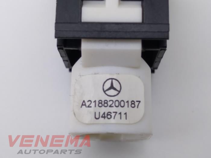 Enchufe USB de un Mercedes-Benz ML III (166) 3.0 ML-350 BlueTEC V6 24V 4-Matic 2014