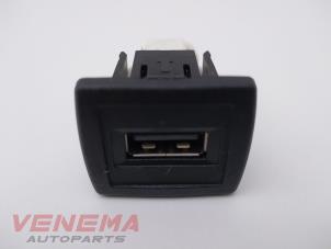 Used USB plug Mercedes ML III (166) 3.0 ML-350 BlueTEC V6 24V 4-Matic Price € 9,99 Margin scheme offered by Venema Autoparts