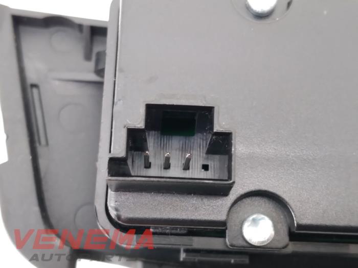 Switch (miscellaneous) from a Mercedes-Benz ML III (166) 3.0 ML-350 BlueTEC V6 24V 4-Matic 2014