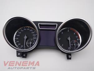 Used Instrument panel Mercedes ML III (166) 3.0 ML-350 BlueTEC V6 24V 4-Matic Price € 299,99 Margin scheme offered by Venema Autoparts