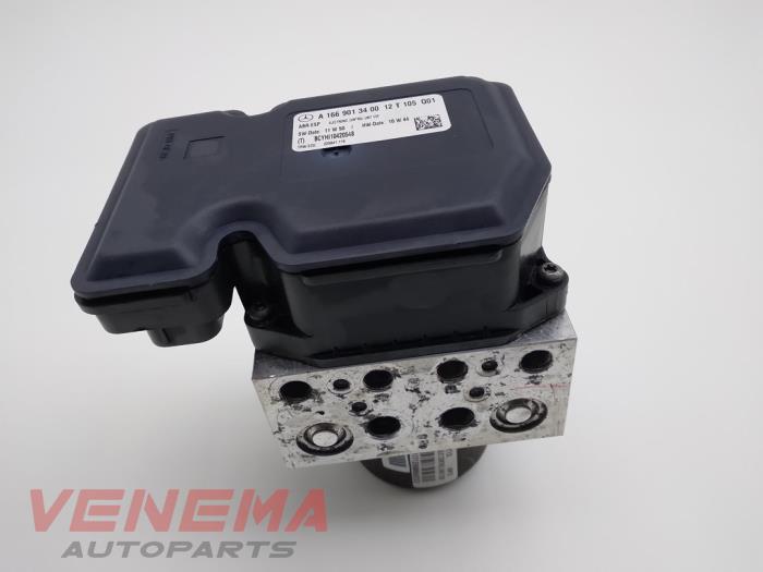 Używane Pompa ABS Mercedes ML III (166) 3.0 ML-350 BlueTEC V6 24V 4-Matic Cena € 299,99 Procedura marży oferowane przez Venema Autoparts