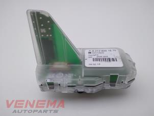 Używane Antena GPS Mercedes ML III (166) 3.0 ML-350 BlueTEC V6 24V 4-Matic Cena € 34,99 Procedura marży oferowane przez Venema Autoparts