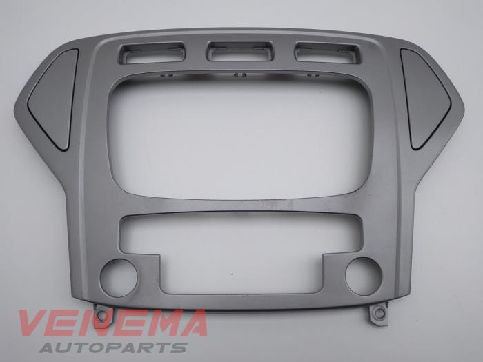 Dashboard decoration strip from a Ford Mondeo IV Wagon 2.0 TDCi 115 16V 2008
