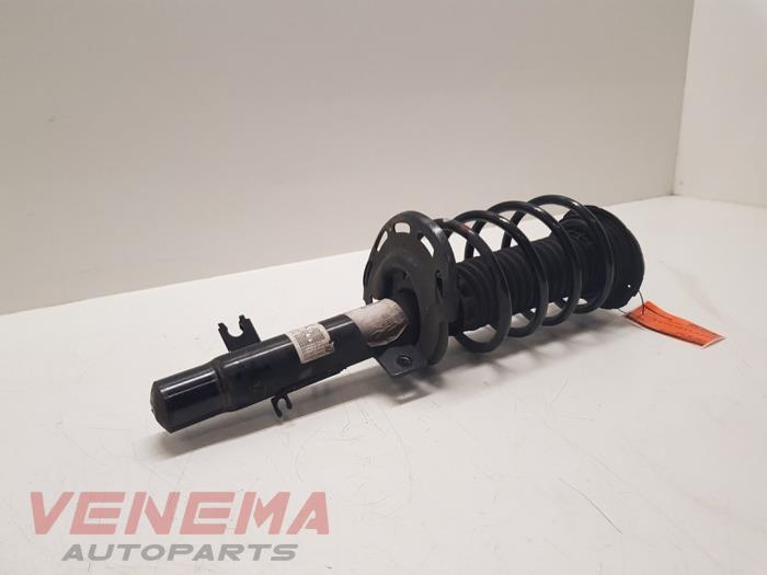 Front shock absorber rod, right from a Peugeot 208 I (CA/CC/CK/CL) 1.2 Vti 12V PureTech 2018