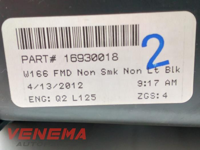 Soporte de tazas de un Mercedes-Benz ML III (166) 3.0 ML-350 BlueTEC V6 24V 4-Matic 2014