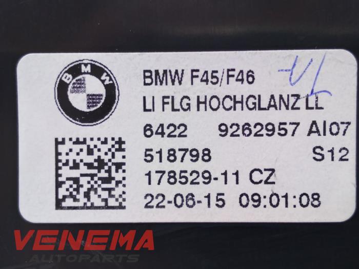 Aerateur tableau de bord d'un BMW 2 serie Gran Tourer (F46) 214d 1.5 TwinPower Turbo 12V 2017