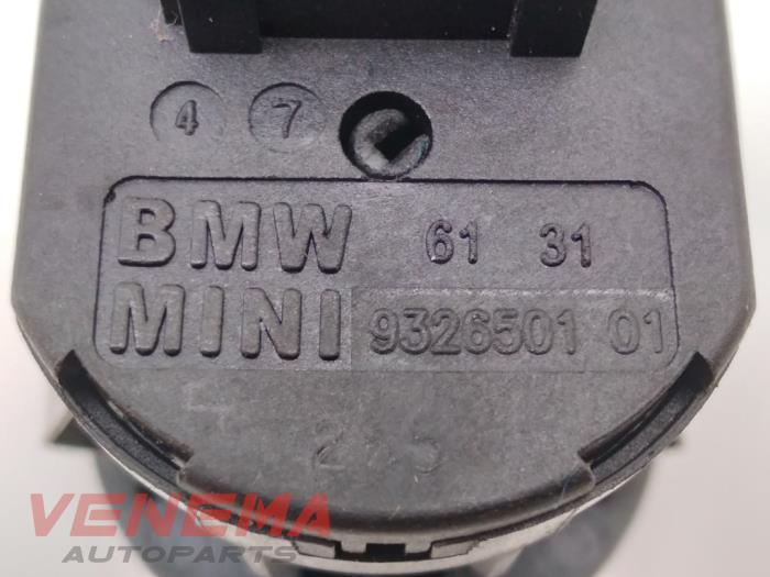 Airbag switch from a BMW 2 serie Gran Tourer (F46) 214d 1.5 TwinPower Turbo 12V 2017