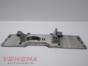 Używane Wspornik skrzyni biegów Mercedes ML III (166) 3.0 ML-350 BlueTEC V6 24V 4-Matic Cena € 29,99 Procedura marży oferowane przez Venema Autoparts