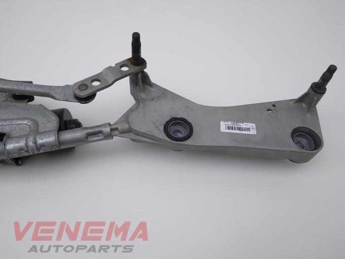 Wiper motor + mechanism from a Mercedes-Benz ML III (166) 3.0 ML-350 BlueTEC V6 24V 4-Matic 2014