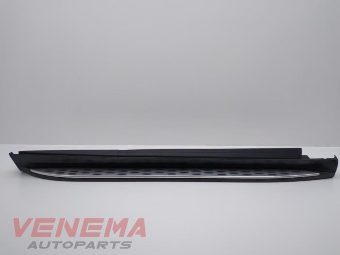 Umbral derecha de un Mercedes-Benz ML III (166) 3.0 ML-350 BlueTEC V6 24V 4-Matic 2014