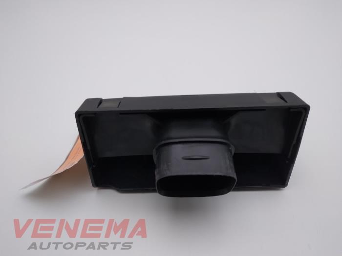 Begagnade Lufttratt Volkswagen Polo V (6R) 1.2 TDI 12V BlueMotion Pris € 14,99 Marginaltabell erbjuds av Venema Autoparts