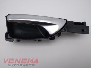 Usados Manija de puerta de 4 puertas izquierda delante Mercedes ML III (166) 3.0 ML-350 BlueTEC V6 24V 4-Matic Precio € 29,99 Norma de margen ofrecido por Venema Autoparts